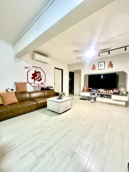870 Tampines Street 83, 870 Tampines Street 83, 3 Bedrooms, 1,119 sqft, HDB Flat For Sale, by Caryn Chia, 500181524 - Living Room - PropertyGuru.com.sg