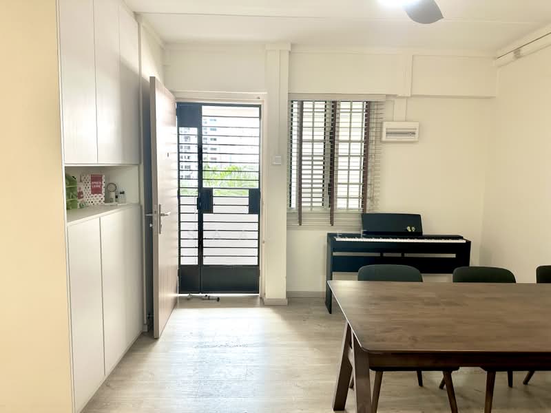 165 Hougang Avenue 1, 165 Hougang Avenue 1, 3 Bedrooms, 990 sqft, HDB Flat For Sale, by Isaac Lee, 500181540 - Foyer - PropertyGuru.com.sg
