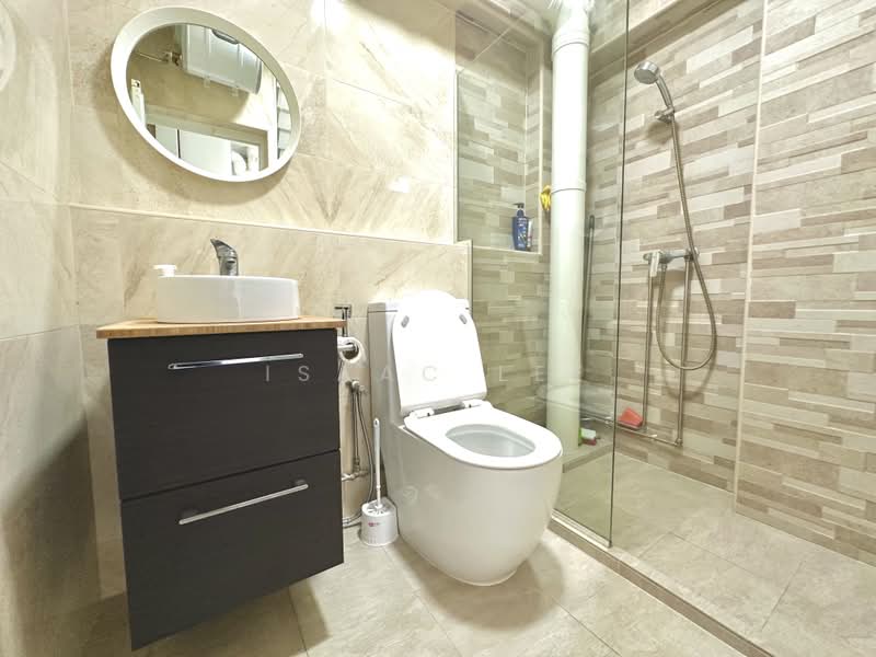 165 Hougang Avenue 1, 165 Hougang Avenue 1, 3 Bedrooms, 990 sqft, HDB Flat For Sale, by Isaac Lee, 500181540 - Common Bathroom - PropertyGuru.com.sg