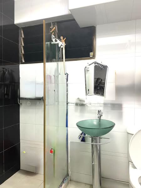 178 Woodlands Street 13, 178 Woodlands Street 13, 3 Bedrooms, 1,324 sqft, HDB Flat For Sale, by Daryl Wong, 500181552 - Bathroom - PropertyGuru.com.sg