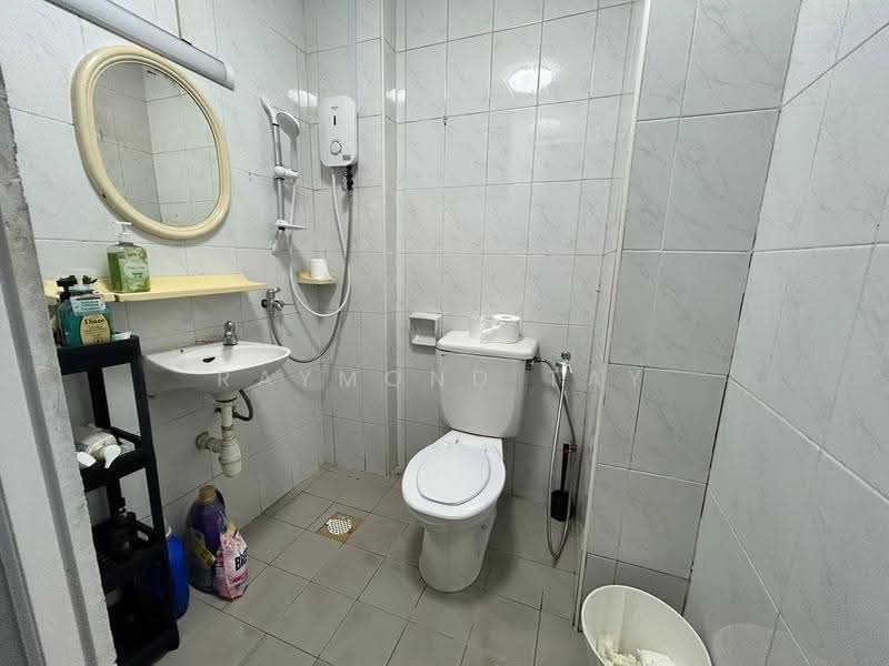 Parc Oasis, 35 Jurong East Avenue 1, Boon Lay / Jurong / Tuas, Room Rental, 160 sqft, Condominium For Rent, by Raymond Tay, 500181557 - Bathroom - PropertyGuru.com.sg