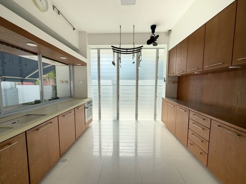 Semi D on Jalan Angin Laut, Jalan Angin Laut, 4 Bedrooms, 4,500 sqft, Semi-Detached House For Rent, by Ryan Yu, 500181561 - Kitchen - PropertyGuru.com.sg