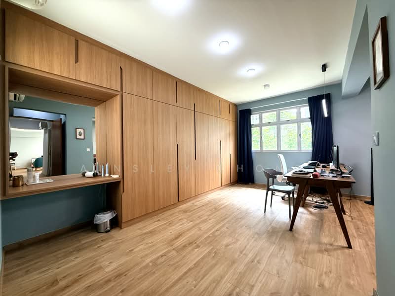 804B Keat Hong Close, 804B Keat Hong Close, 2 Bedrooms, 1,216 sqft, HDB Flat For Sale, by Ainsley Chong, 500181563 - Walk-In Wardrobe - PropertyGuru.com.sg