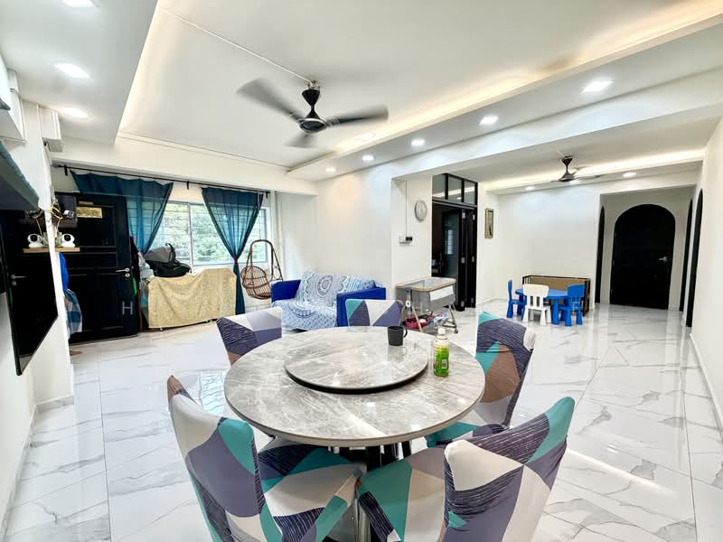 321 Tampines Street 33, 321 Tampines Street 33, 4 Bedrooms, 1,378 sqft, HDB Flat For Sale, by Hidayat Shariff, 500181572 - Living Room - PropertyGuru.com.sg