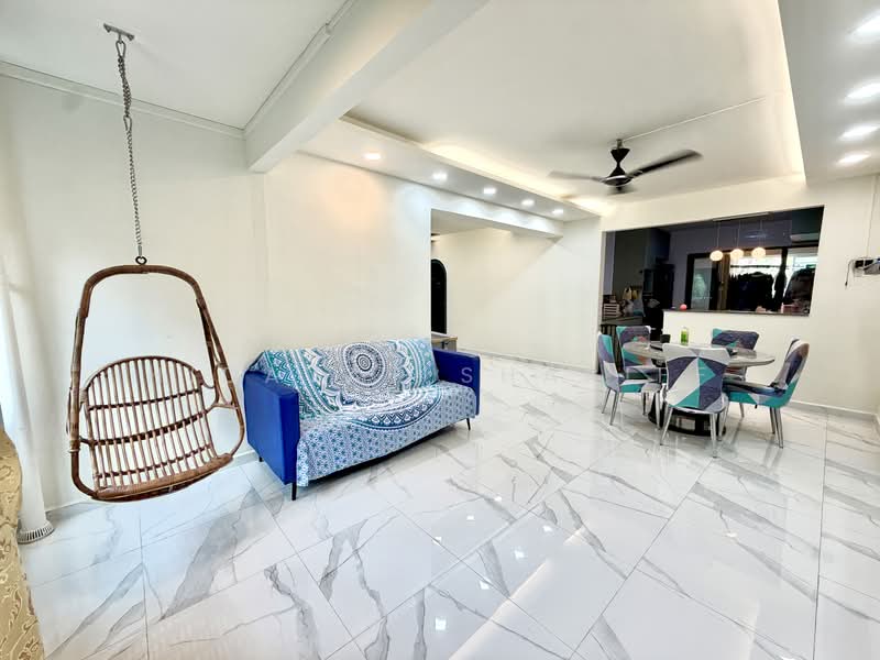 321 Tampines Street 33, 321 Tampines Street 33, 4 Bedrooms, 1,378 sqft, HDB Flat For Sale, by Hidayat Shariff, 500181572 - Living Room - PropertyGuru.com.sg