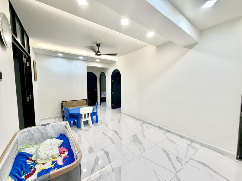 321 Tampines Street 33, 321 Tampines Street 33, 4 Bedrooms, 1,378 sqft, HDB Flat For Sale, by Hidayat Shariff, 500181572 - Living Room - PropertyGuru.com.sg