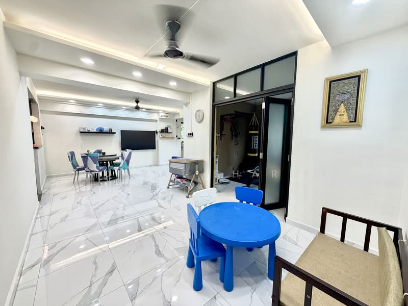 321 Tampines Street 33, 321 Tampines Street 33, 4 Bedrooms, 1,378 sqft, HDB Flat For Sale, by Hidayat Shariff, 500181572 - Living Room - PropertyGuru.com.sg