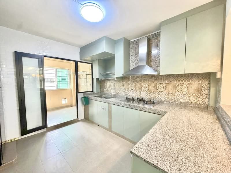 321 Tampines Street 33, 321 Tampines Street 33, 4 Bedrooms, 1,378 sqft, HDB Flat For Sale, by Hidayat Shariff, 500181572 - Kitchen - PropertyGuru.com.sg