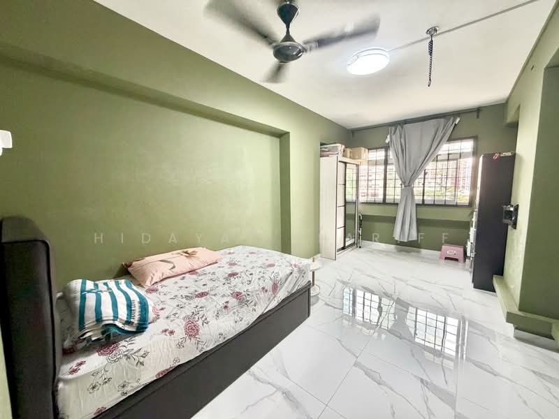 321 Tampines Street 33, 321 Tampines Street 33, 4 Bedrooms, 1,378 sqft, HDB Flat For Sale, by Hidayat Shariff, 500181572 - Bedroom - PropertyGuru.com.sg