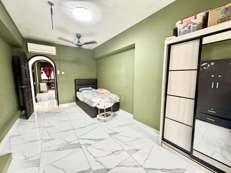 321 Tampines Street 33, 321 Tampines Street 33, 4 Bedrooms, 1,378 sqft, HDB Flat For Sale, by Hidayat Shariff, 500181572 - Bedroom - PropertyGuru.com.sg