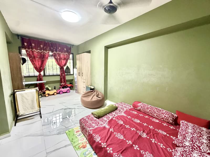 321 Tampines Street 33, 321 Tampines Street 33, 4 Bedrooms, 1,378 sqft, HDB Flat For Sale, by Hidayat Shariff, 500181572 - Bedroom - PropertyGuru.com.sg