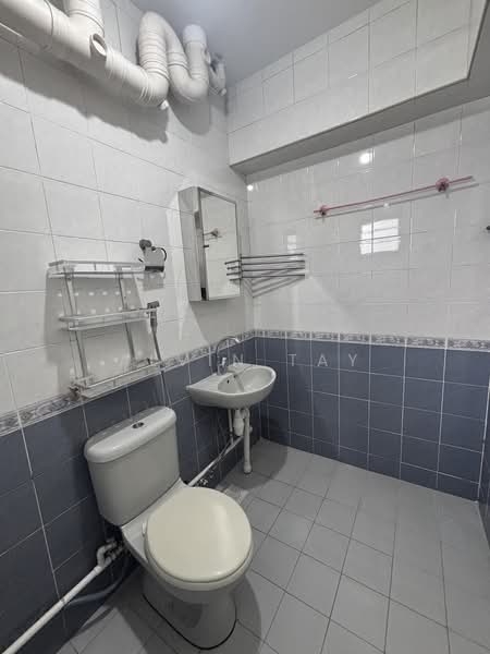 686B Choa Chu Kang Crescent, 686B Choa Chu Kang Crescent, 3 Bedrooms, 1,184 sqft, HDB Flat For Sale, by Alvin Tay, 500181589 - Bathroom - PropertyGuru.com.sg