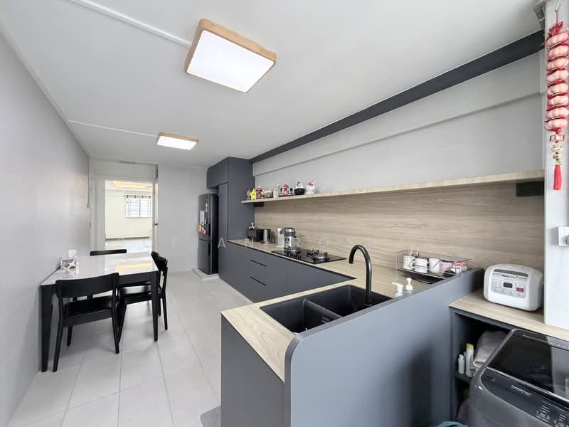 402 Bedok North Avenue 3, 402 Bedok North Avenue 3, 3 Bedrooms, 990 sqft, HDB Flat For Sale, by Sofian Roslan, 500181616 - Kitchen - PropertyGuru.com.sg