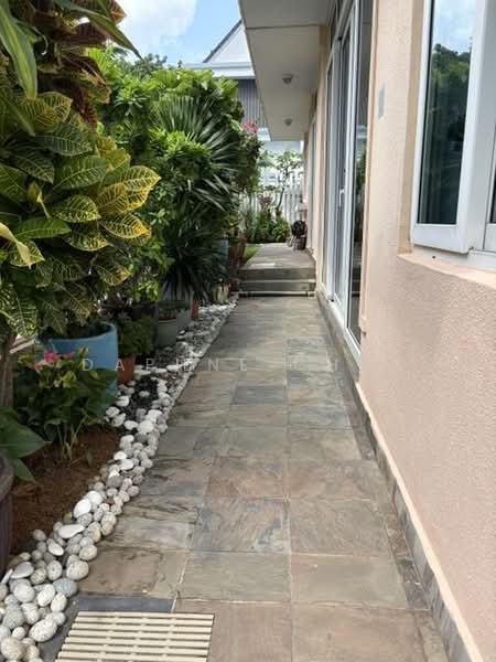 saraca hill, saraca hill, 5 Bedrooms, 2,900 sqft, Semi-Detached House For Sale, by Daphne Chua, 500181625 - Side terrace - PropertyGuru.com.sg