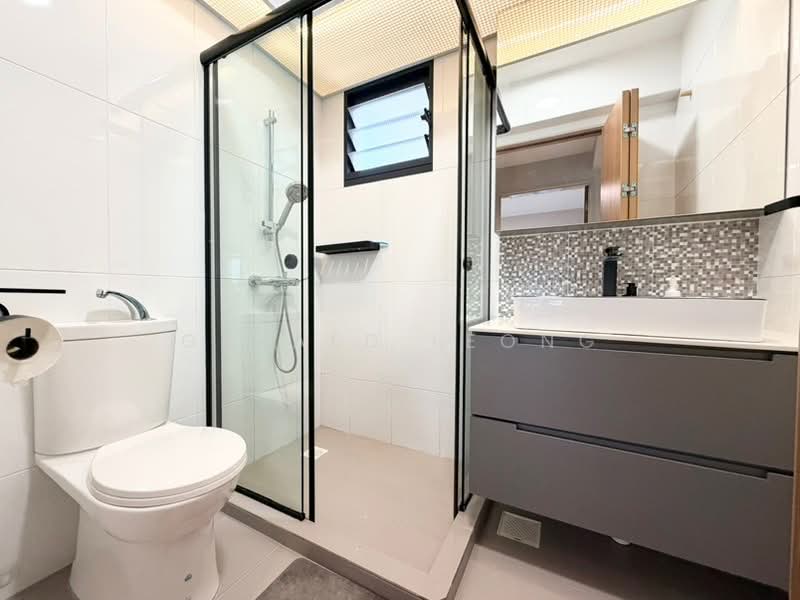 118A Alkaff Crescent, 118A Alkaff Crescent, 3 Bedrooms, 1,001 sqft, HDB Flat For Rent, by Gerald Leong, 500181634 - Common Bathroom - PropertyGuru.com.sg