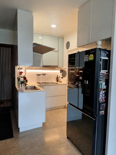Cardiff Residence, 101 Cardiff Grove, 3 Bedrooms, 1,227 sqft, Condominium For Sale, by Fok Pak Cheong, 500181643 - Kitchen - PropertyGuru.com.sg