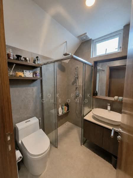Cardiff Residence, 101 Cardiff Grove, 3 Bedrooms, 1,227 sqft, Condominium For Sale, by Fok Pak Cheong, 500181643 - Master Bathroom - PropertyGuru.com.sg