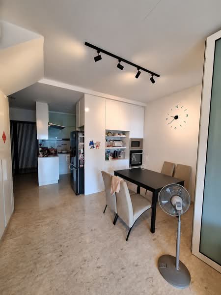 Cardiff Residence, 101 Cardiff Grove, 3 Bedrooms, 1,227 sqft, Condominium For Sale, by Fok Pak Cheong, 500181643 - Kitchen and Dining - PropertyGuru.com.sg