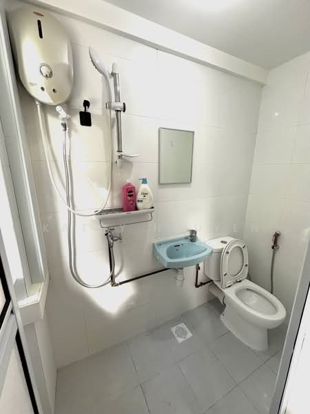 Sims 450 Centre, 450 Sims Avenue, Studio, 252 sqft, Walk-up Apartment For Rent, by Kathy Nguyen, 500181652 - Bathroom - PropertyGuru.com.sg