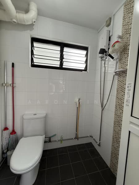 339 Ubi Avenue 1, 339 Ubi Avenue 1, 2 Bedrooms, 1,119 sqft, HDB Flat For Rent, by Aaron Ting, 500181678 - Bathroom - PropertyGuru.com.sg