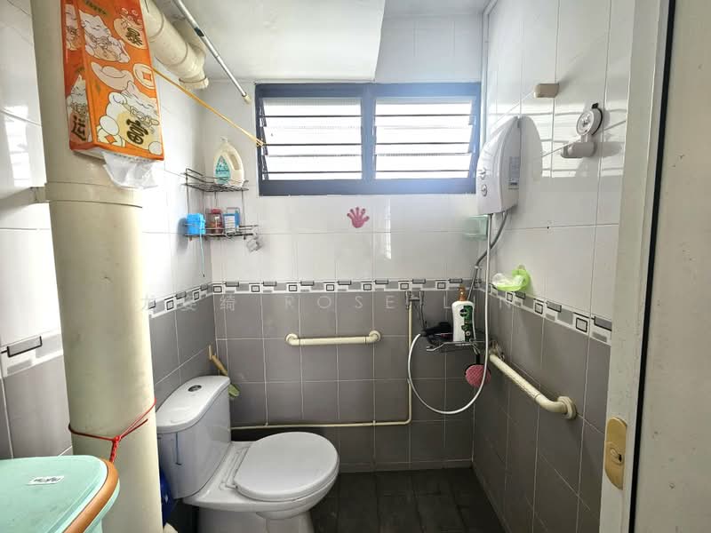 106 Aljunied Crescent, 106 Aljunied Crescent, 2 Bedrooms, 721 sqft, HDB Flat For Sale, by 龙姿绮 Rose Ling, 500181683 - Bathroom - PropertyGuru.com.sg