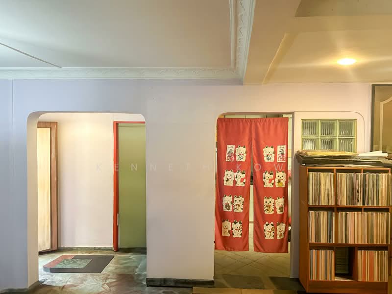 240 Lorong 1 Toa Payoh, 240 Lorong 1 Toa Payoh, 3 Bedrooms, 1,571 sqft, HDB Flat For Sale, by Kenneth Kow, 500181709 - Living area (current) - PropertyGuru.com.sg
