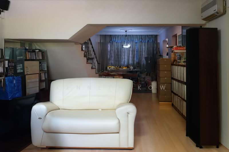 240 Lorong 1 Toa Payoh, 240 Lorong 1 Toa Payoh, 3 Bedrooms, 1,571 sqft, HDB Flat For Sale, by Kenneth Kow, 500181709 - Living Room (current) - PropertyGuru.com.sg