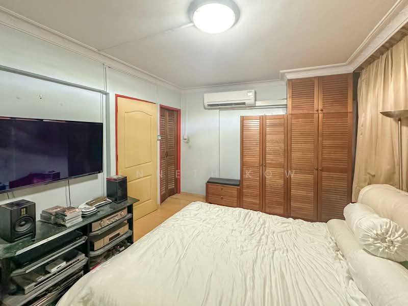 240 Lorong 1 Toa Payoh, 240 Lorong 1 Toa Payoh, 3 Bedrooms, 1,571 sqft, HDB Flat For Sale, by Kenneth Kow, 500181709 - Bedroom (current) - PropertyGuru.com.sg