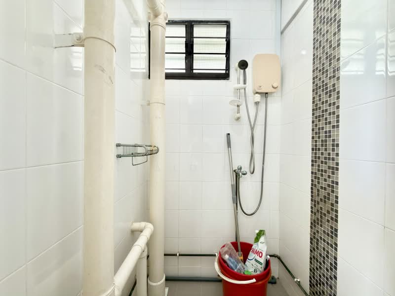 136 Jalan Bukit Merah, 136 Jalan Bukit Merah, 2 Bedrooms, 635 sqft, HDB Flat For Sale, by Ronald Chye, 500181722 - Bathroom - PropertyGuru.com.sg