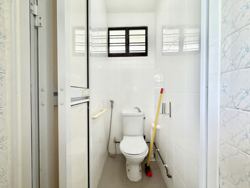136 Jalan Bukit Merah, 136 Jalan Bukit Merah, 2 Bedrooms, 635 sqft, HDB Flat For Sale, by Ronald Chye, 500181722 - Bathroom - PropertyGuru.com.sg