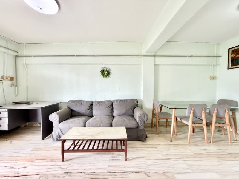 136 Jalan Bukit Merah, 136 Jalan Bukit Merah, 2 Bedrooms, 635 sqft, HDB Flat For Sale, by Ronald Chye, 500181722 - Living Room - PropertyGuru.com.sg