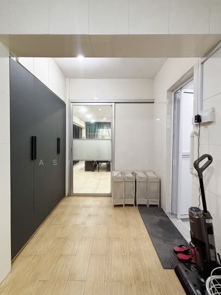 324 Yishun Central, 324 Yishun Central, 4 Bedrooms, 1,528 sqft, HDB Flat For Sale, by Asyraaf TCR, 500181739 - Corridor - PropertyGuru.com.sg