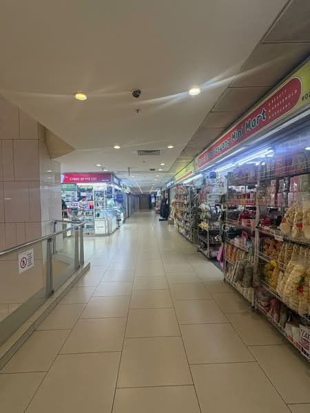 Lucky Plaza, 304 Orchard Road, 388 sqft, Mall Shop For Rent, by Darryl Ng, 500181746 - Corridor - CommercialGuru.com.sg