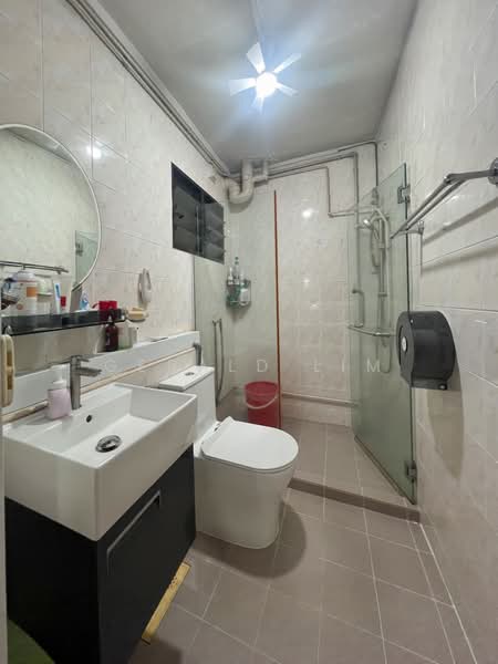 647 Woodlands Ring Road, 647 Woodlands Ring Road, 4 Bedrooms, 1,539 sqft, HDB Flat For Sale, by Gerald Lim, 500181794 - Bathroom - PropertyGuru.com.sg