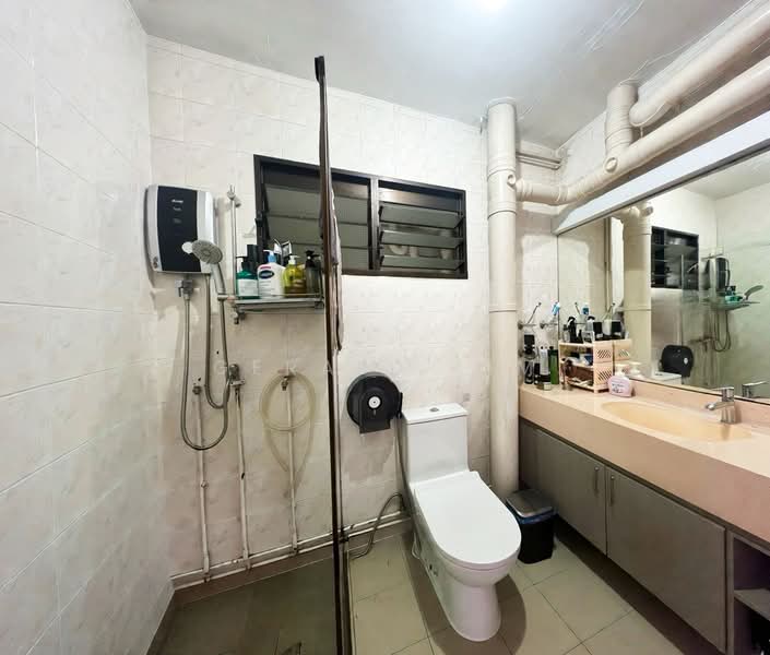 647 Woodlands Ring Road, 647 Woodlands Ring Road, 4 Bedrooms, 1,539 sqft, HDB Flat For Sale, by Gerald Lim, 500181794 - Bathroom - PropertyGuru.com.sg