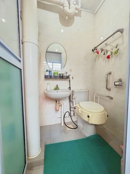 647 Woodlands Ring Road, 647 Woodlands Ring Road, 4 Bedrooms, 1,539 sqft, HDB Flat For Sale, by Gerald Lim, 500181794 - Bathroom - PropertyGuru.com.sg