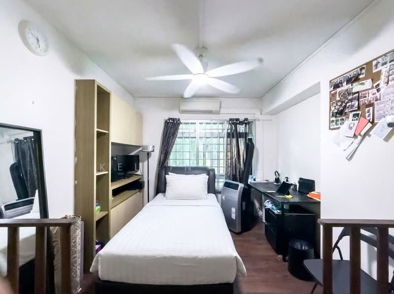 241 Pasir Ris Street 21, 241 Pasir Ris Street 21, 4 Bedrooms, 1,571 sqft, HDB Flat For Sale, by Kelvin Chua, 500181806 - Bedroom - PropertyGuru.com.sg