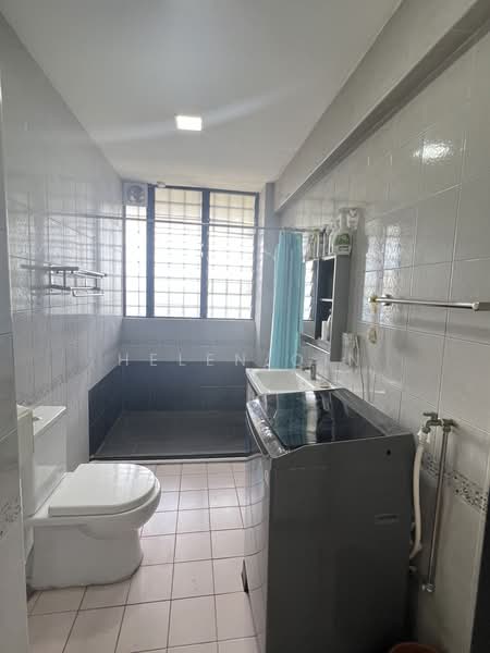 Lakeside Tower, 9G Yuan Ching Road, Room Rental, 150 sqft, Apartment For Rent, by Helen Qin, 500181809 - Bathroom - PropertyGuru.com.sg