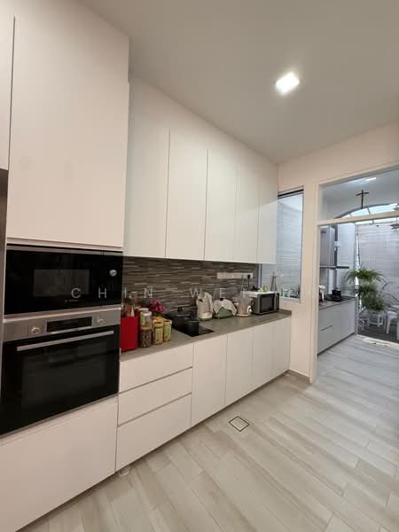 Homes at Eastwood Place, 8 Eastwood Place, 5 Bedrooms, 4,000 sqft, Terraced House For Sale, by Chin Wei NG, 500181824 - Kitchen - PropertyGuru.com.sg