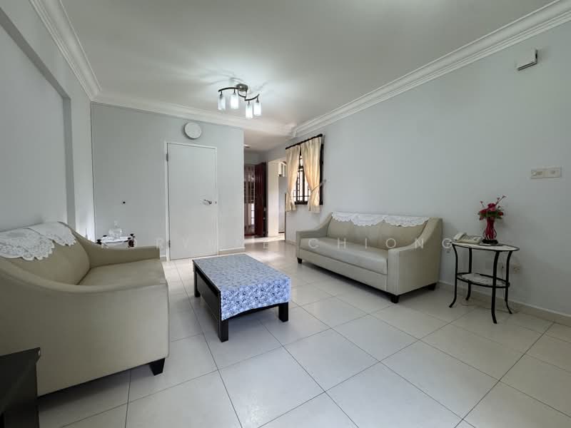 182 Bedok North Road, 182 Bedok North Road, 3 Bedrooms, 915 sqft, HDB Flat For Sale, by Korynne Chiong, 500181843 - Living Room - PropertyGuru.com.sg