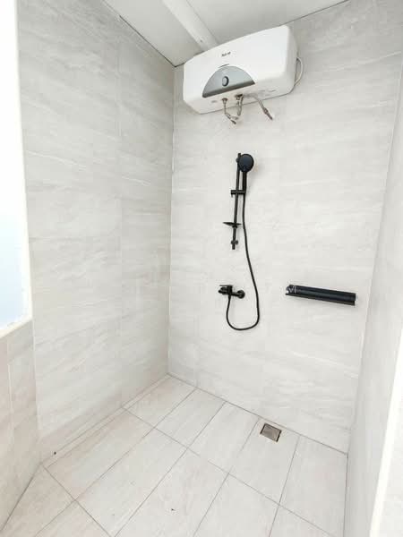 Casa Pasir Ris, 201 Jalan Loyang Besar, 1 Bedroom, 950 sqft, Condominium For Rent, by Roger Lim S.P, 500181892 - Bathroom - PropertyGuru.com.sg