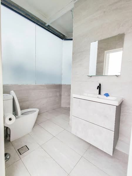 Casa Pasir Ris, 201 Jalan Loyang Besar, 1 Bedroom, 950 sqft, Condominium For Rent, by Roger Lim S.P, 500181892 - Bathroom - PropertyGuru.com.sg
