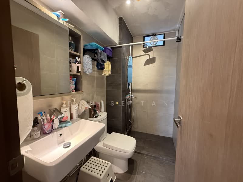 288A Jurong East Street 21, 288A Jurong East Street 21, 4 Bedrooms, 1,292 sqft, HDB Flat For Sale, by Denise Tan, 500181897 - Bathroom - PropertyGuru.com.sg