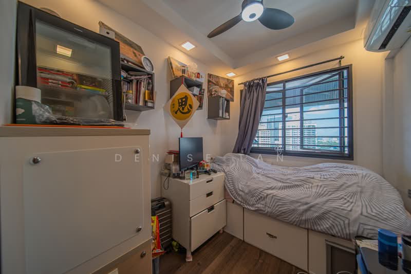 288A Jurong East Street 21, 288A Jurong East Street 21, 4 Bedrooms, 1,292 sqft, HDB Flat For Sale, by Denise Tan, 500181897 - Bedroom - PropertyGuru.com.sg