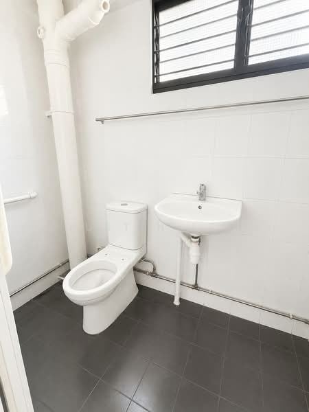 173 Yishun Avenue 7, 173 Yishun Avenue 7, 3 Bedrooms, 893 sqft, HDB Flat For Sale, by Justin Lee, 500181909 - Bathroom - PropertyGuru.com.sg