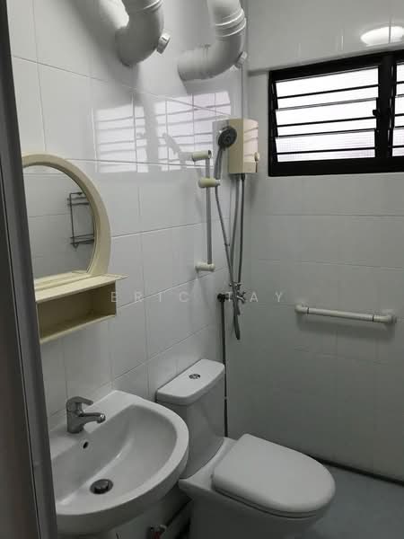 785 Yishun Avenue 2, 785 Yishun Avenue 2, 4 Bedrooms, 1,087 sqft, HDB Flat For Rent, by Eric Tay, 500181921 - Bathroom - PropertyGuru.com.sg