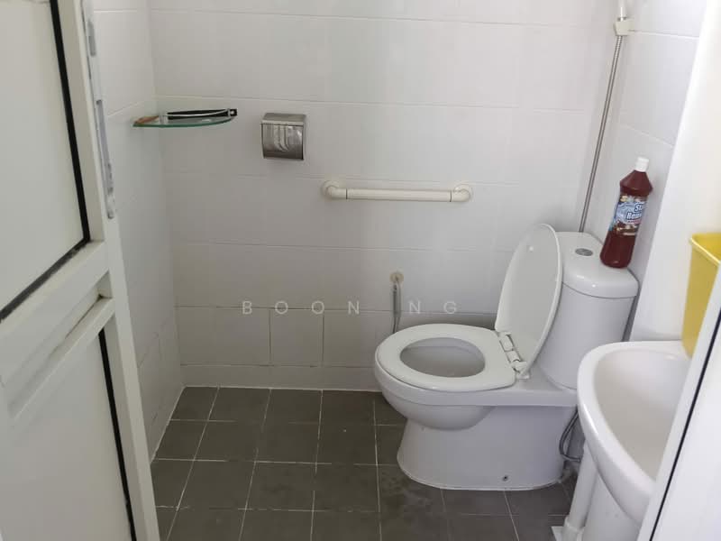 559 Ang Mo Kio Avenue 10, 559 Ang Mo Kio Avenue 10, Room Rental, 100 sqft, HDB Flat For Rent, by Boon Ng, 500181961 - Bathroom - PropertyGuru.com.sg