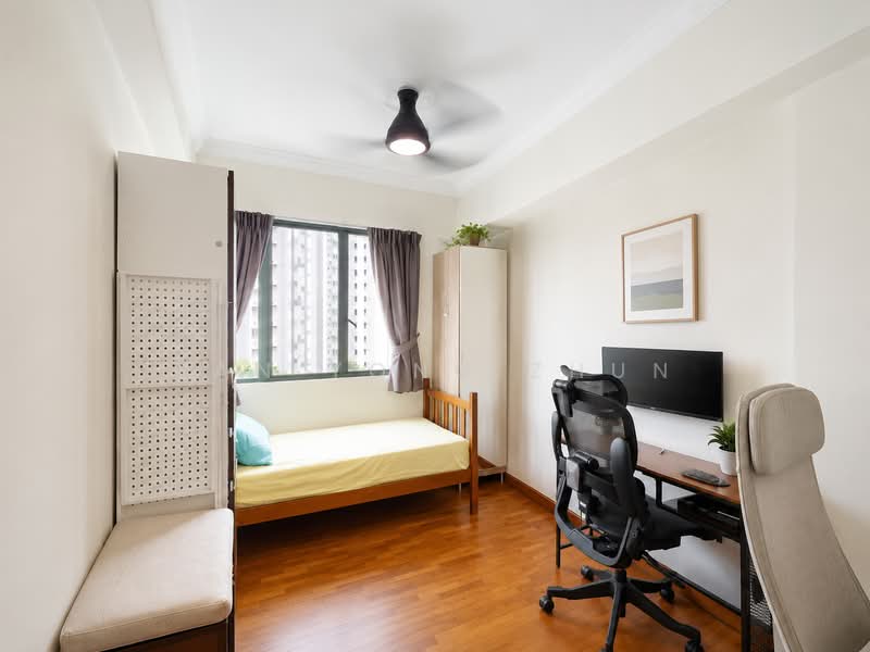 Palm Gardens, 2E Hong San Walk, 3 Bedrooms, 1,216 sqft, Condominium For Sale, by Tan Yong Zhun, 500181967 - Bedroom - PropertyGuru.com.sg