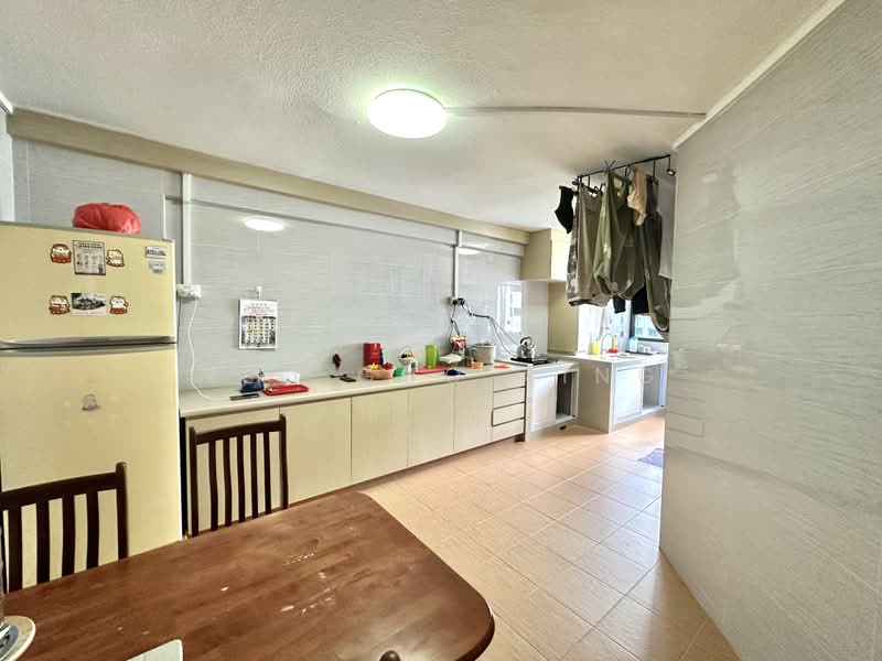 456 Jurong West Street 41, 456 Jurong West Street 41, 3 Bedrooms, 1,076 sqft, HDB Flat For Sale, by Neo Guo Xing, 500181973 - Kitchen - PropertyGuru.com.sg