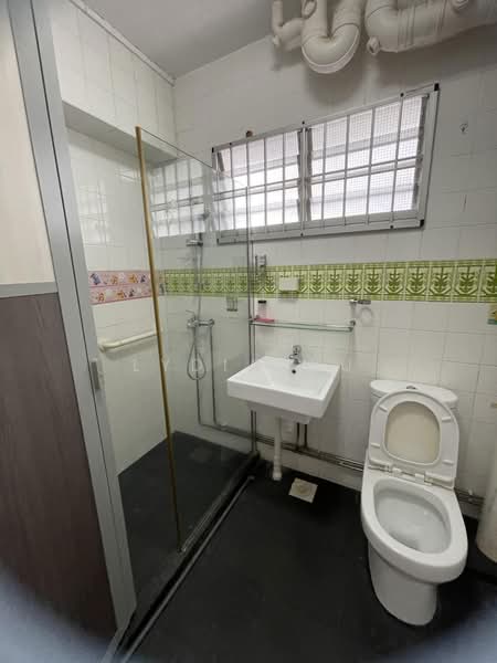 491H Tampines Street 45, 491H Tampines Street 45, 4 Bedrooms, 1,302 sqft, HDB Flat For Sale, by Lydia Wu, 500181975 - Bathroom - PropertyGuru.com.sg